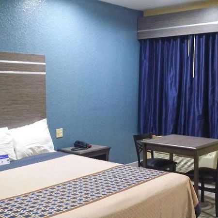Americas Best Value Inn & Suites Northeast Хьюстон Экстерьер фото